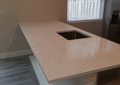 kitchen counter top done with white quartz and fine grey veins